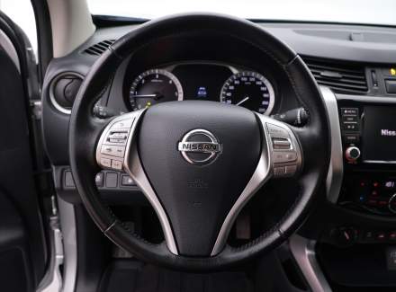 Nissan - Navara