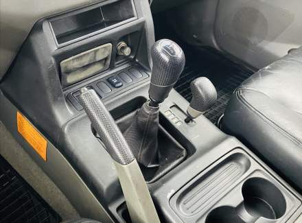 Mitsubishi - Pajero