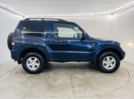 Mitsubishi - Pajero