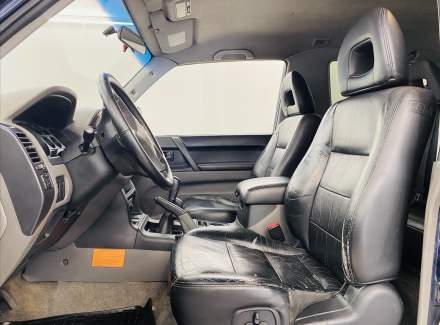 Mitsubishi - Pajero