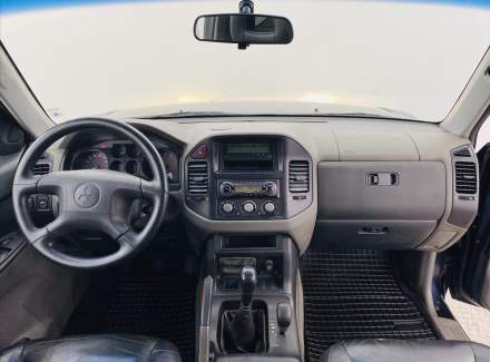 Mitsubishi - Pajero