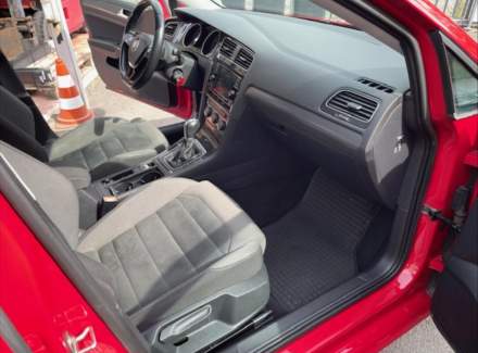 Volkswagen - Golf