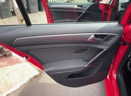 Volkswagen - Golf