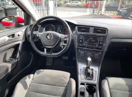 Volkswagen - Golf