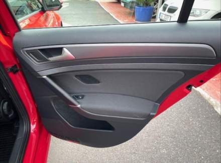 Volkswagen - Golf