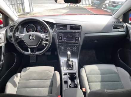 Volkswagen - Golf