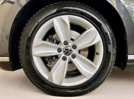 Volkswagen - Passat