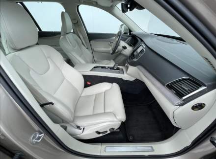 Volvo - XC90