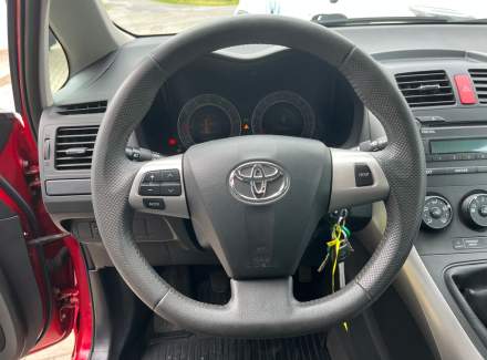 Toyota - Auris