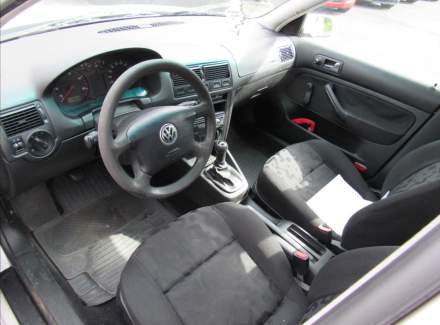Volkswagen - Golf