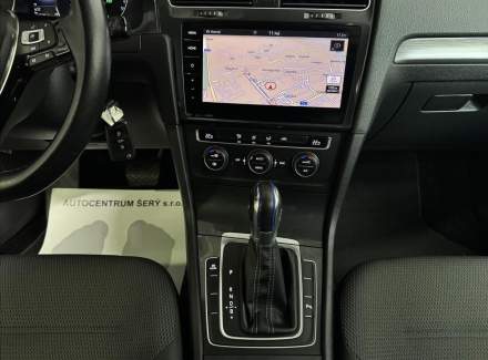 Volkswagen - Golf