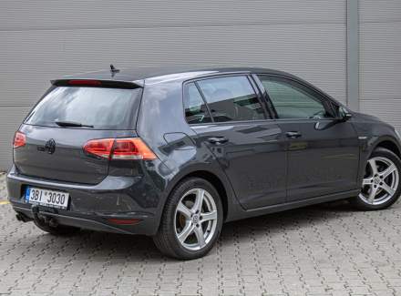 Volkswagen - Golf