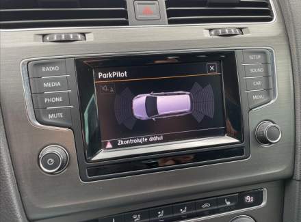 Volkswagen - Golf