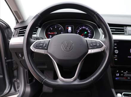 Volkswagen - Passat