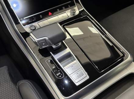 Audi - Q8