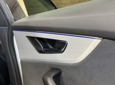 Audi - Q8