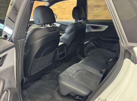 Audi - Q8