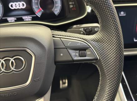 Audi - Q8