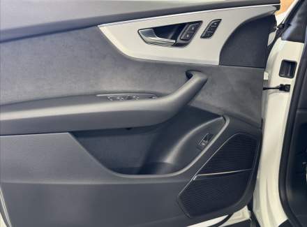 Audi - Q8