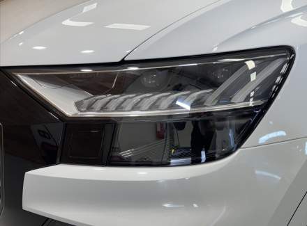 Audi - Q8