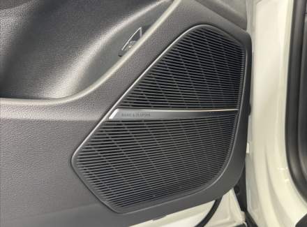 Audi - Q8
