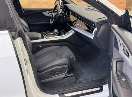 Audi - Q8