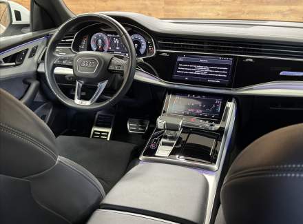 Audi - Q8