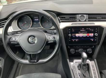 Volkswagen - Passat