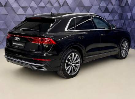 Audi - Q8