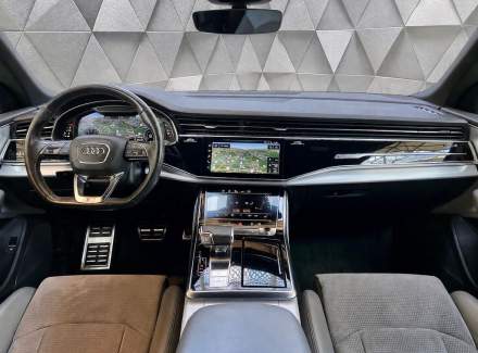 Audi - Q8