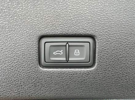Audi - Q8