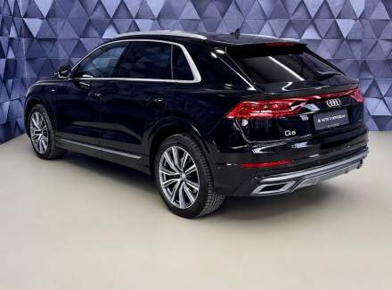 Audi - Q8