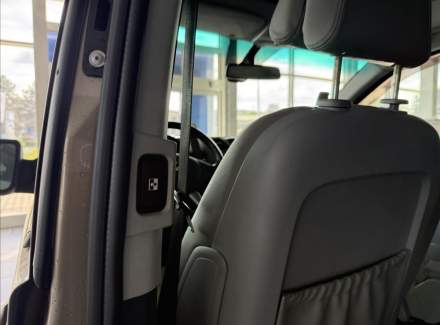 Mercedes-Benz - Viano