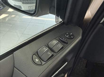 Mercedes-Benz - Viano