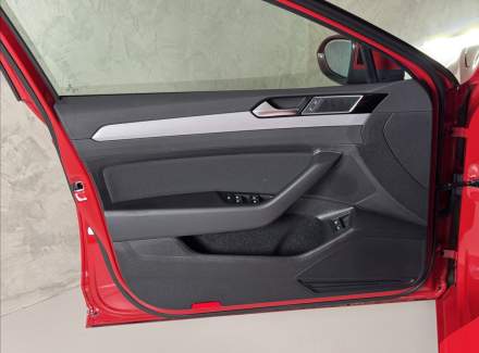 Volkswagen - Passat