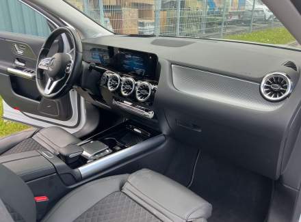 Mercedes-Benz - EQA