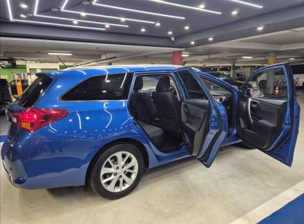 Toyota - Auris