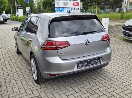 Volkswagen - Golf