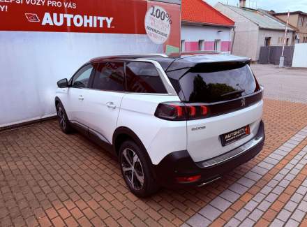 Peugeot - 5008