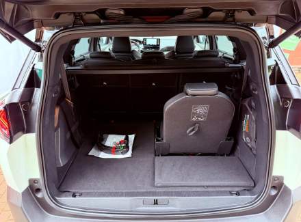 Peugeot - 5008