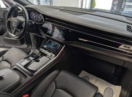 Audi - Q8