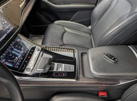 Audi - Q8