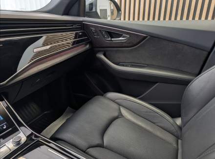 Audi - Q8