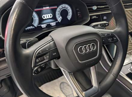 Audi - Q8