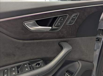 Audi - Q8