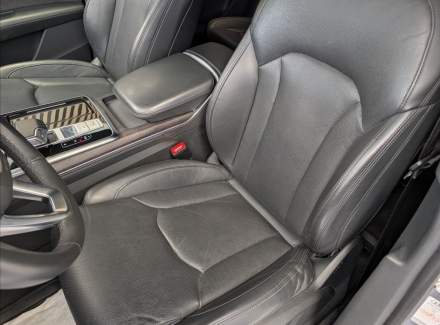 Audi - Q8