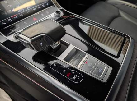 Audi - Q8