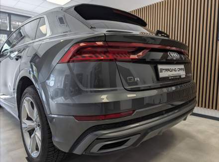 Audi - Q8