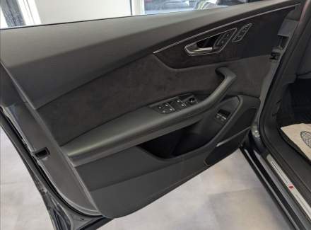 Audi - Q8