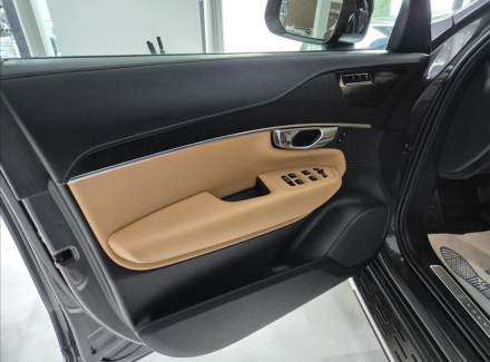 Volvo - XC90